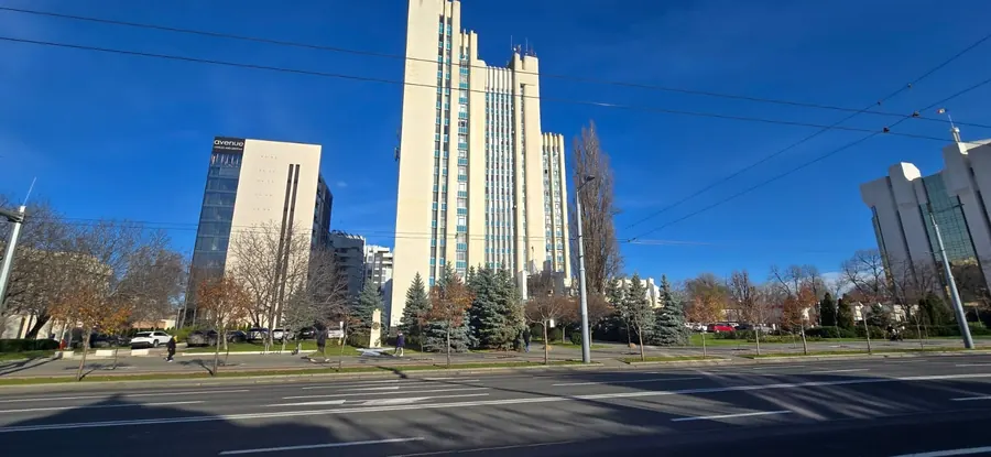 Modern glass tower in Chișinău